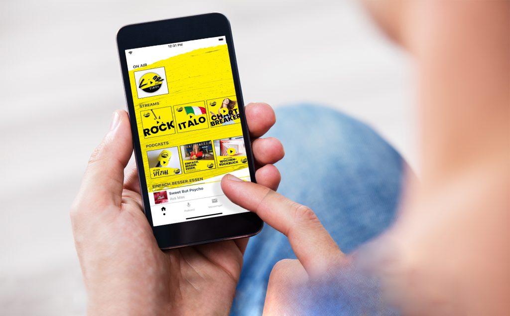 handy mit app_shutterstock_571667560_aktuell_2023