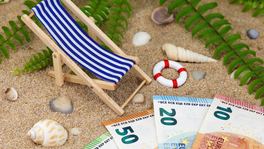 trinkgeld urlaub_shutterstock_2275470171