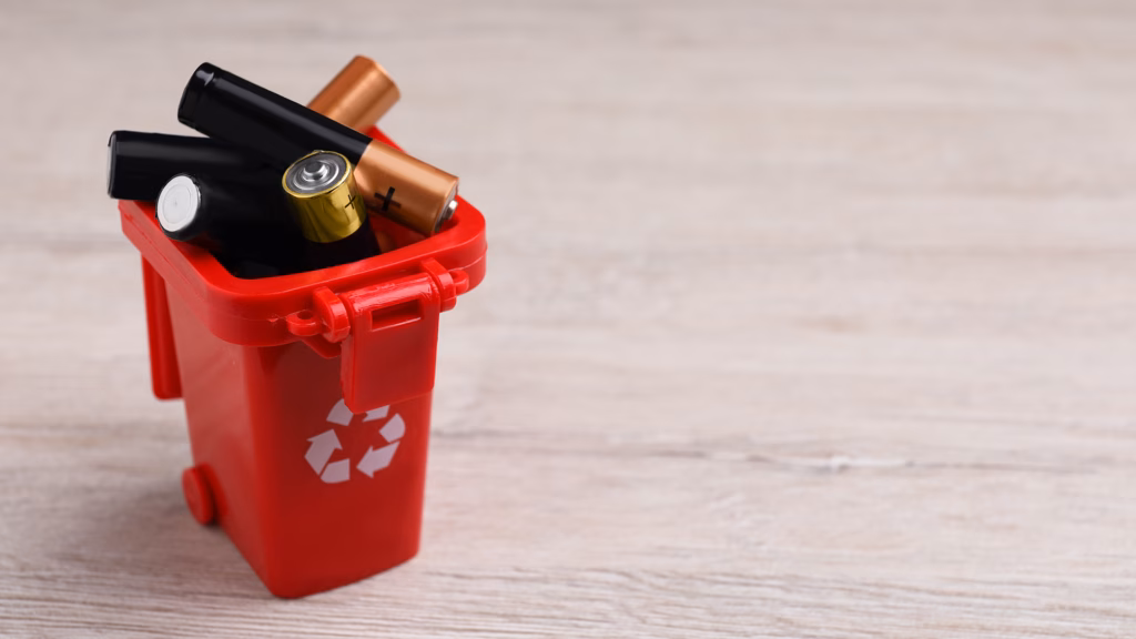 akku entsorgung batterie_shutterstock_2191708035